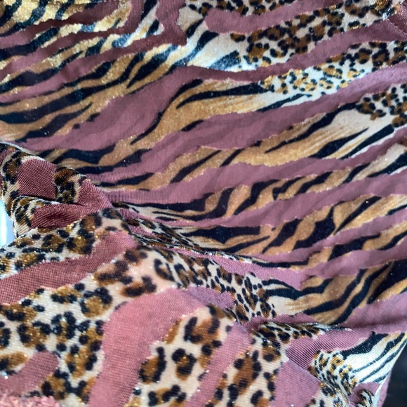 Soft Animal Print Top! - Picture 4 of 13